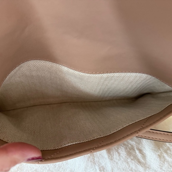 Tory Burch Kira Tan Quilted Shoulder Bag Clutch - Picture 5 of 8